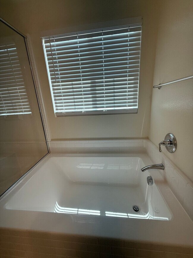 Building Photo - Victorville- New Richmond Home, 3 bedrooms...