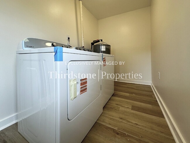 Building Photo - 1178 Murray Dr