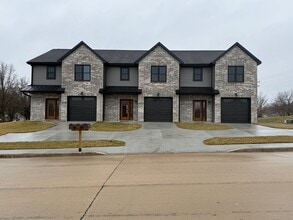 Building Photo - 6711-6715 New Town Ave.