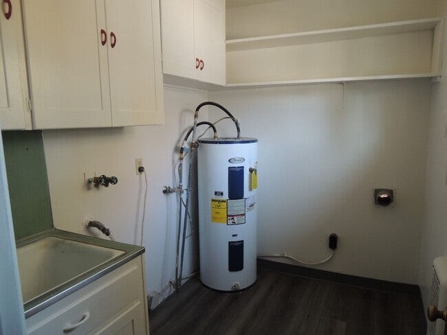 Building Photo - $1,750.00 – 2 Bed / 2 Bath Home with Fenced Yard, Fireplace, and Garage