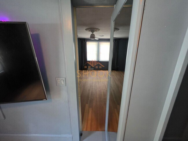 Building Photo - AVAILABLE JANUARY 2027 - BEAUTIFUL AND UNIQUE 4 BR HOME ACROSS CAMPUS