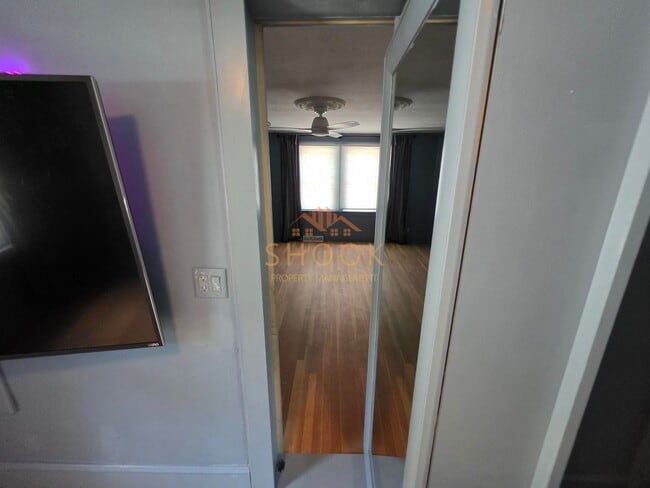 Building Photo - BEAUTIFUL AND UNIQUE 4 BR HOME ACROSS CAMPUS