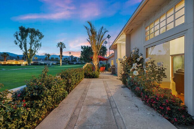 Building Photo - Luxury Golf Course Retreat in Indian Wells