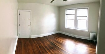Building Photo - 203 N Plum St