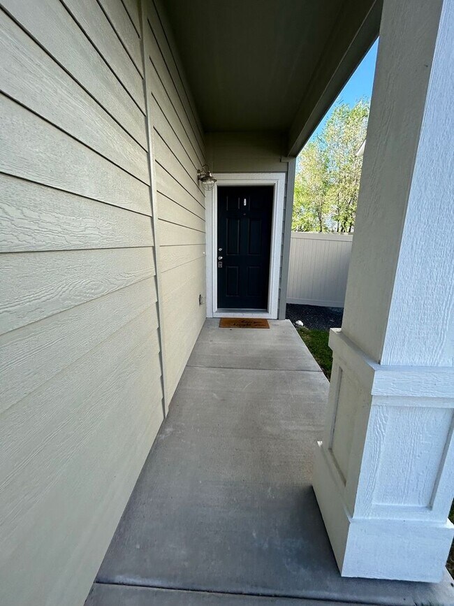 Building Photo - 3 Bedroom plus Loft For Rent! Victory Sout...
