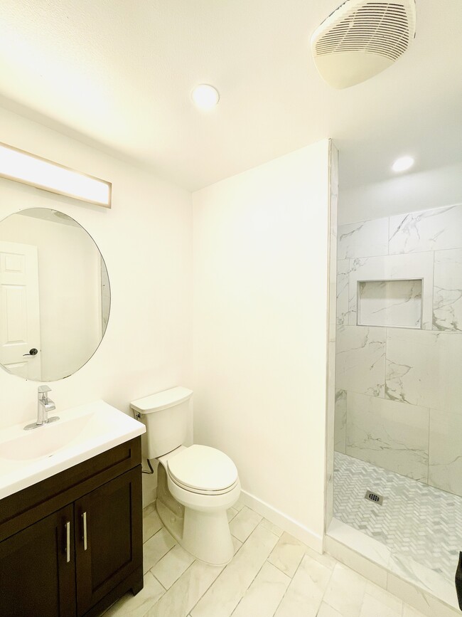 Building Photo - 38343 Bonino Dr