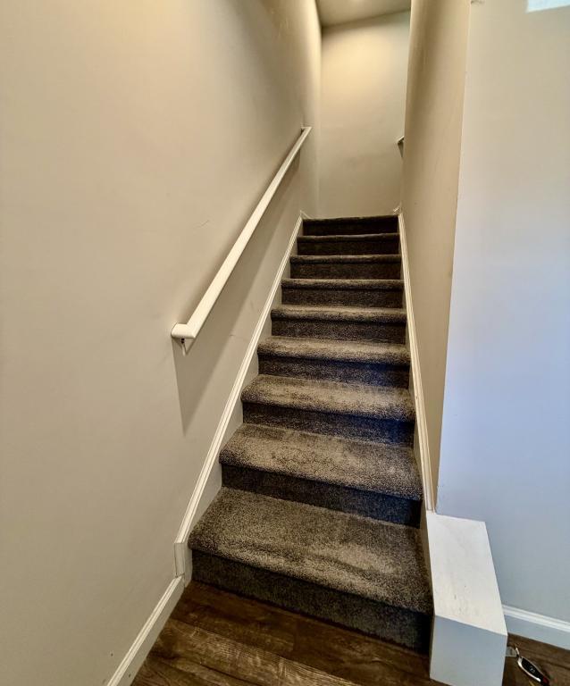 Building Photo - 828 Renee Ave