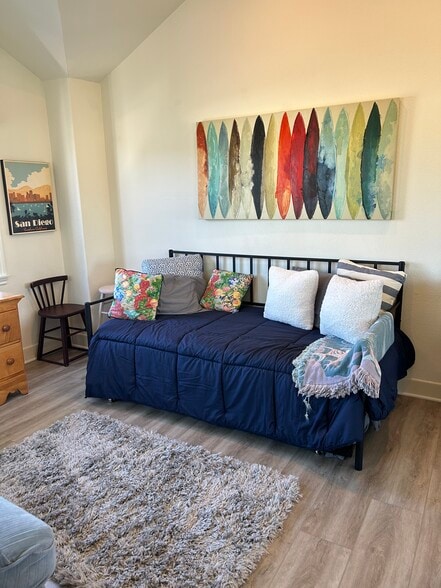 Second guest bedroom with trundle bed - 24432 Alta Vista Dr