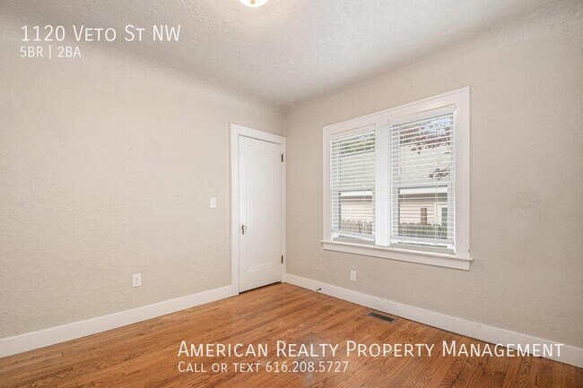 Building Photo - 1120 Veto St NW