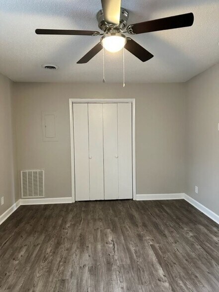 Building Photo - 216 Colonial Heights Rd