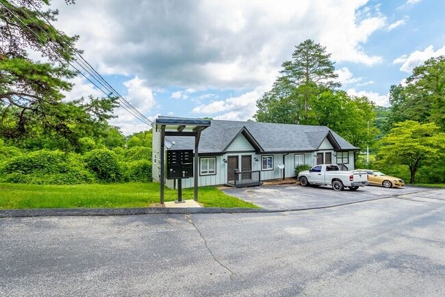 Building Photo - 4409 Delashmitt Rd