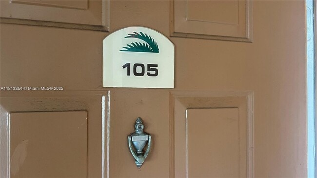 Primary Photo - 200 Palm Cir W