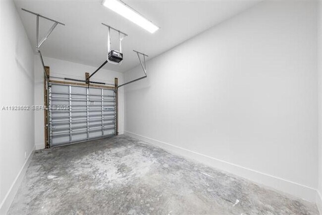 Building Photo - 3142 Carter St