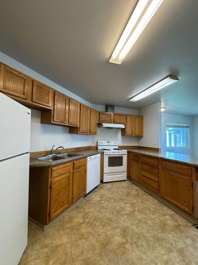 Building Photo - 907 E White Birch Ave