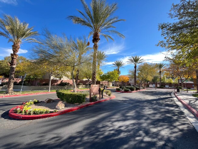 Building Photo - Summerlin Fully Furnished Condo on Golf Co...