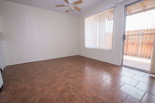 Building Photo - Step into this spacious 2-bedroom, 1-bath ...