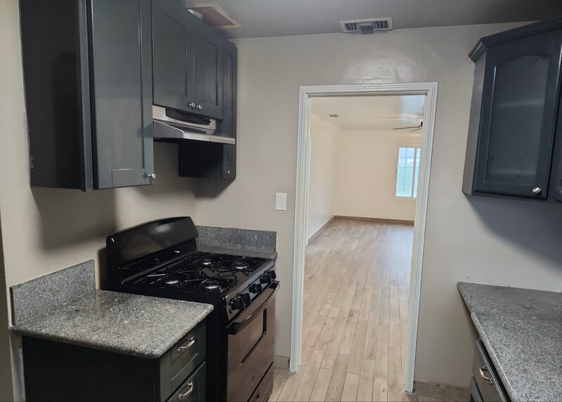 Building Photo - 306 W Sunkist St