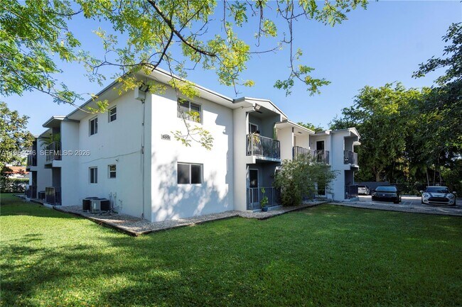 Building Photo - 465 NE 59th St