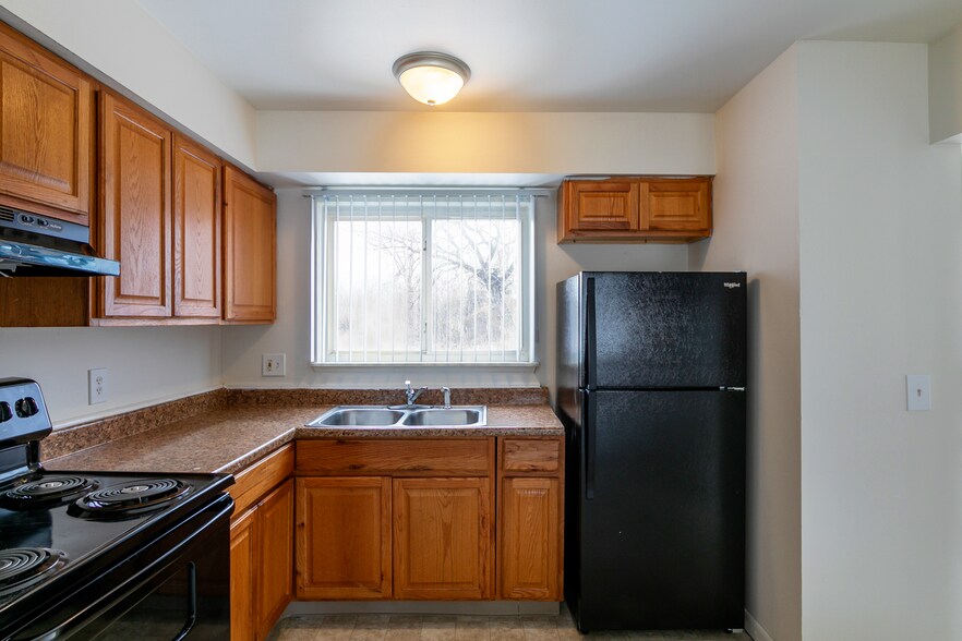 Redstone Townhomes 31013632 Stonegate Dr Flint MI 48507 Apartment