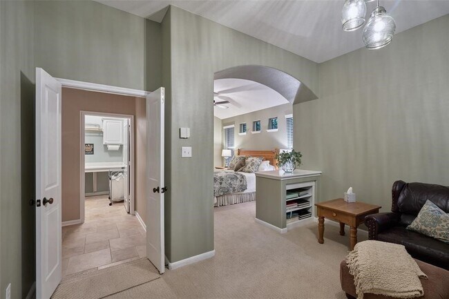Building Photo - 43 S Longsford Cir