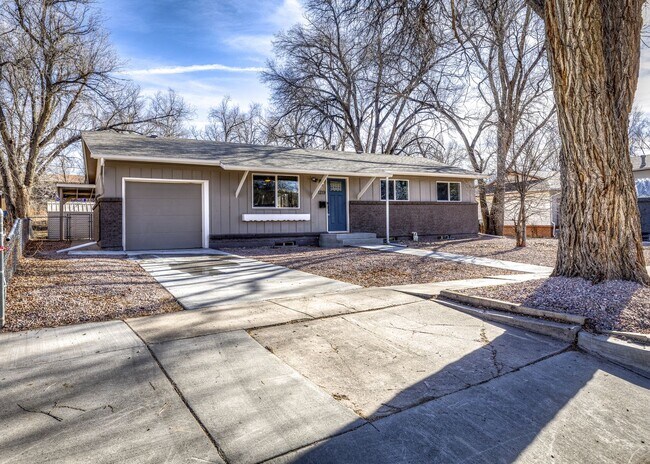 Building Photo - Newly Remodeled 5 Bed Home with Huge Yard