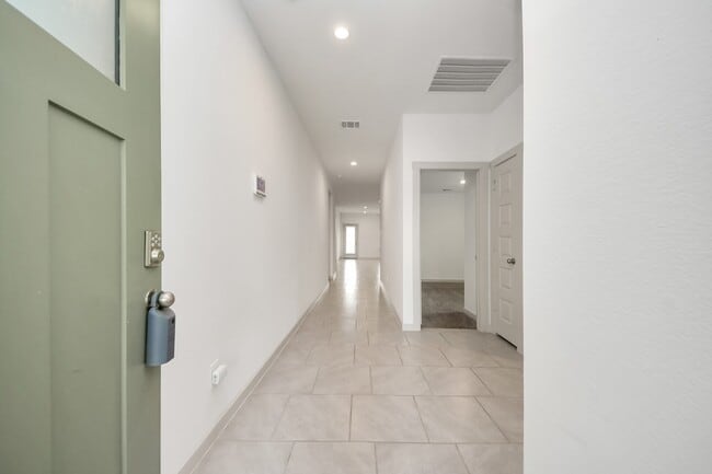 Building Photo - 4911 Pne Hvn Ln