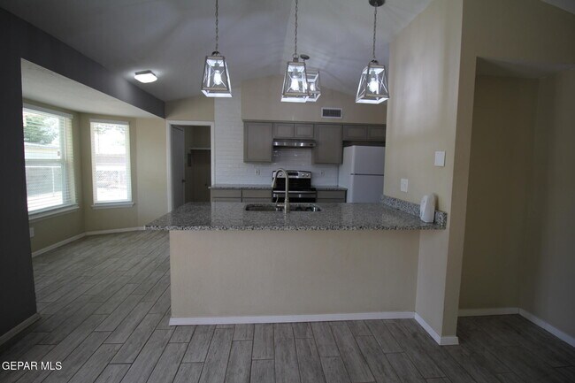 Building Photo - 351 Duanesburg St