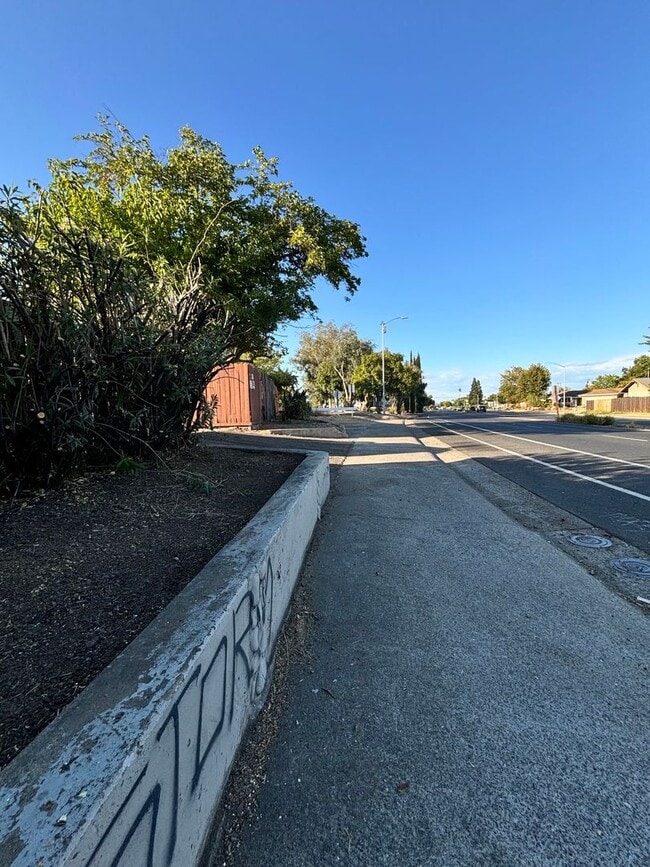 Building Photo - APPLY AT WWW.CVHOMES.COM