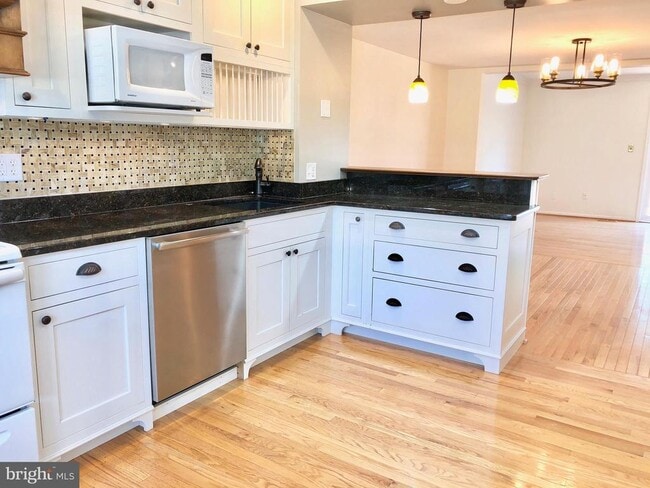 Building Photo - 10 Donagh Ct
