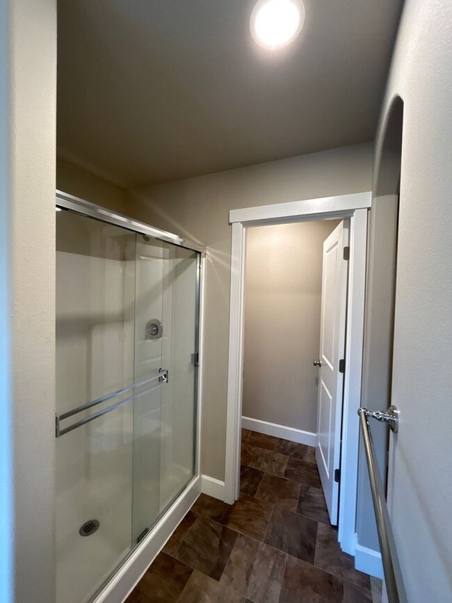 Building Photo - Beautiful 3 Bedroom / 2 Bathroom Home in S...
