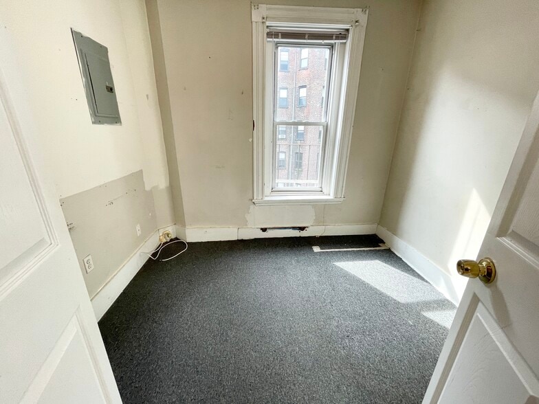 Building Photo - 76 Saint Stephen St