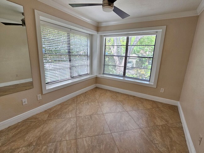 Building Photo - 3 bedroom 2 bath furnished & remodeled hom...