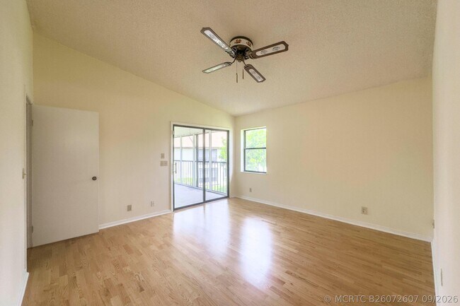 Building Photo - 3362 Lucerne Park Dr