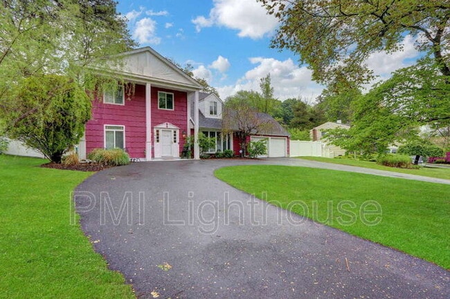 Building Photo - 17 Rondell Ln