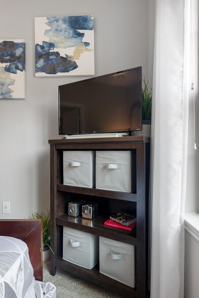 Building Photo - 5511 Pecan Spgs Rd