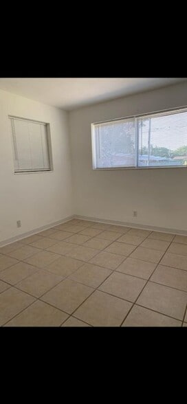 Building Photo - 401 SW 8th St