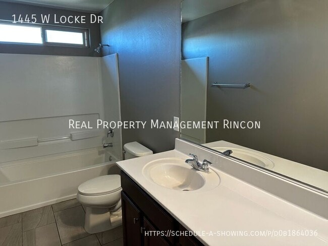 Building Photo - 1445 W Locke Dr