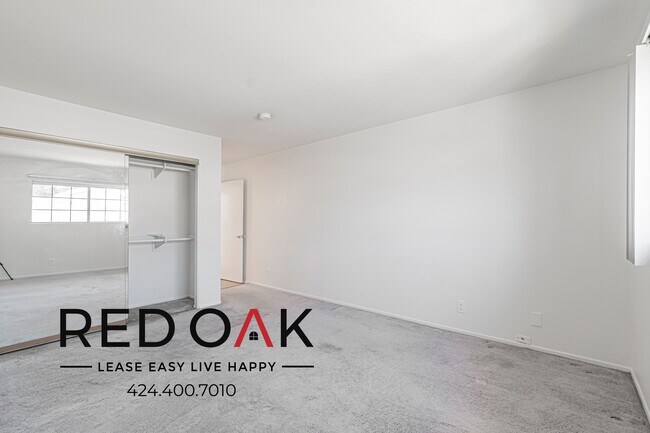 Building Photo - 10201 Woodbine St