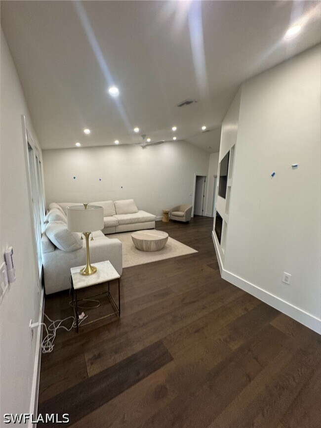 Building Photo - 27500 Suffridge Dr