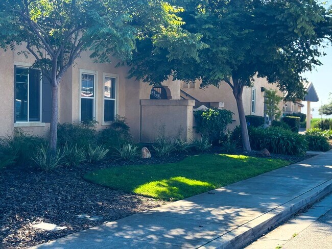 Building Photo - Seabreeze Apartment Homes - www.seabreezeapartmentslompoc.com