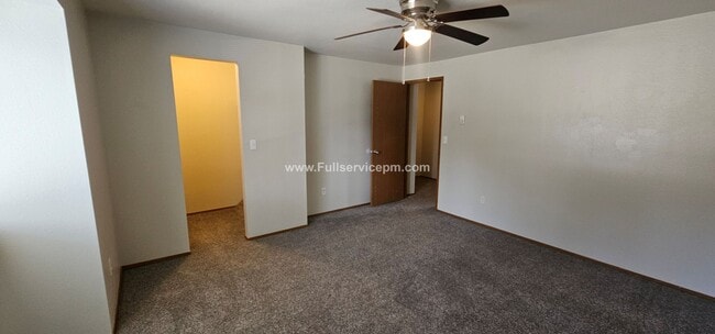 Building Photo - Beautiful duplex apt. on Quiet culdesac
