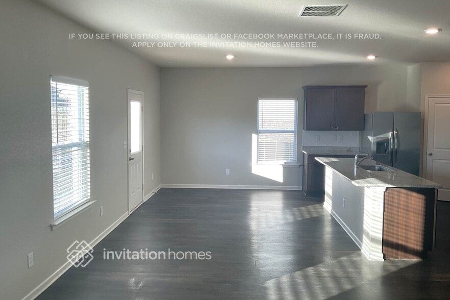 Building Photo - 636 Gleaner Wy