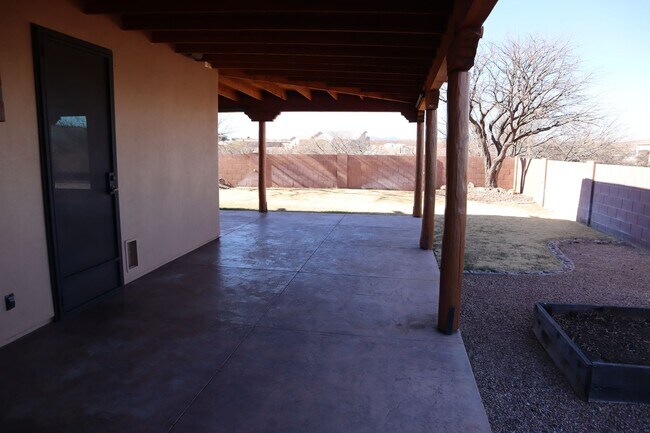 Building Photo - Your own resort! Elegant, Exclusive & Exquisite.