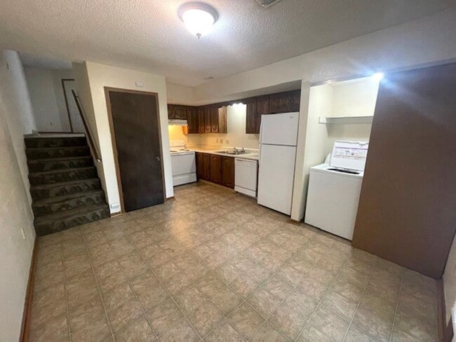 Building Photo - 3 Bedroom Townhome Close to College Avenue