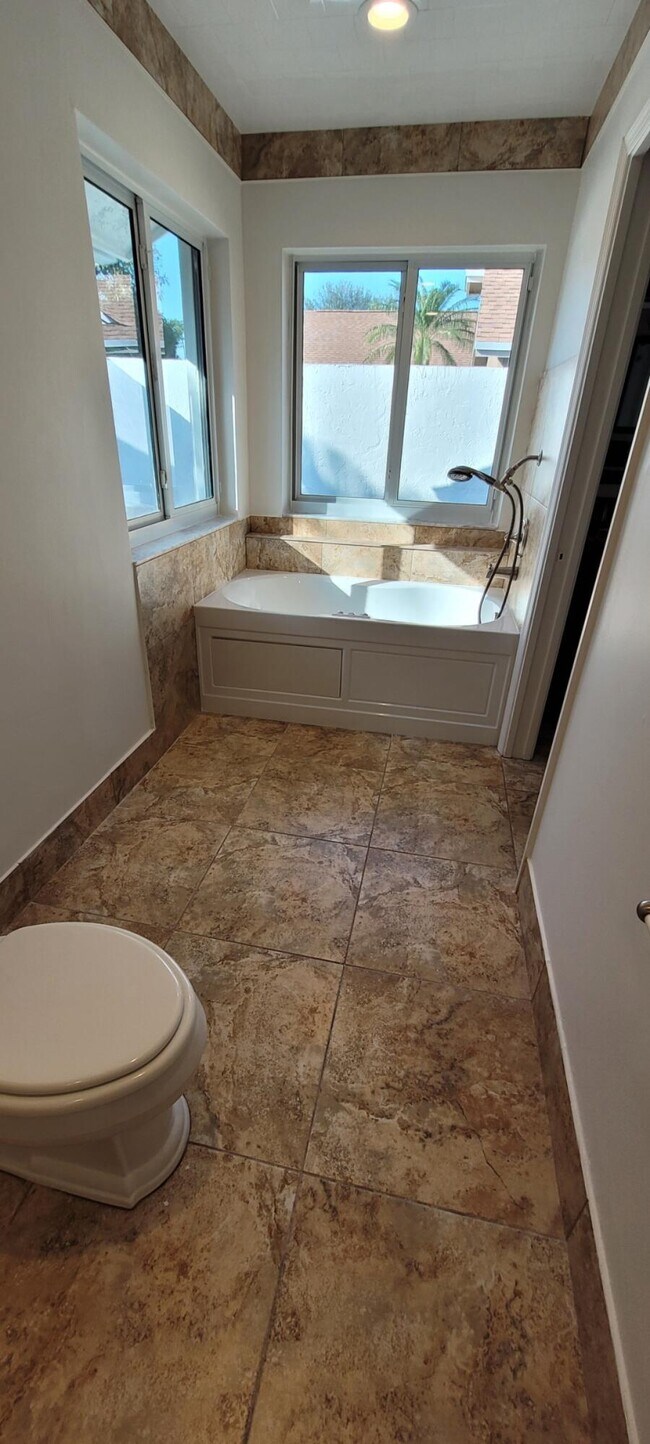 Building Photo - 524 Indigo Ave