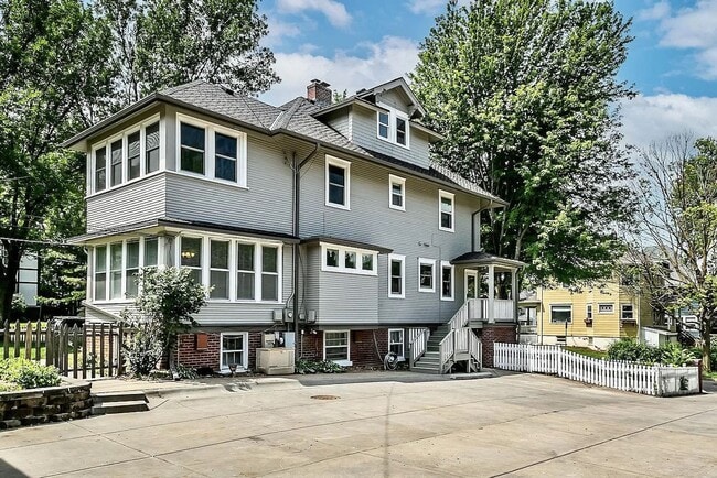 Building Photo - 4124 Davenport St