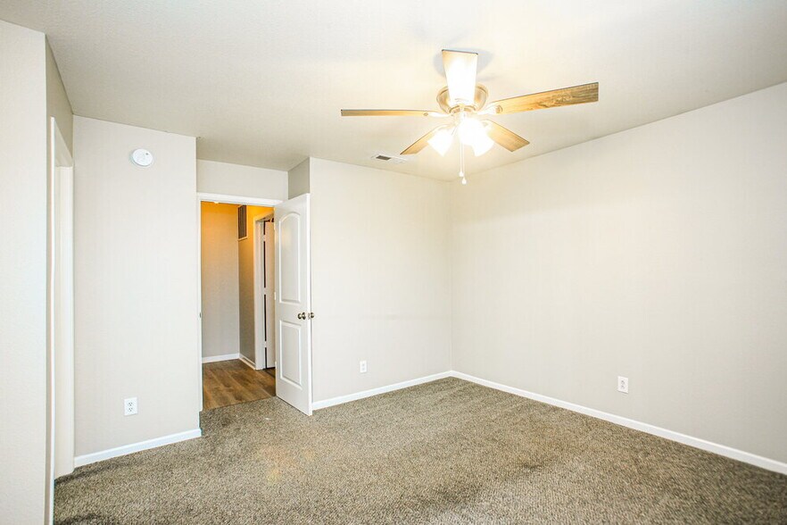 Building Photo - 15442 Gallow Ln