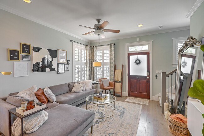 Building Photo - RARE Gem -- Downtown CHS Home!