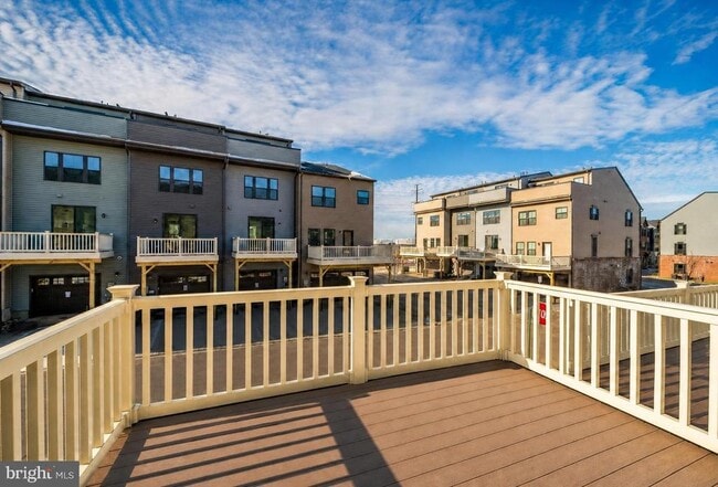 Building Photo - 14062 Sunrise Valley Dr