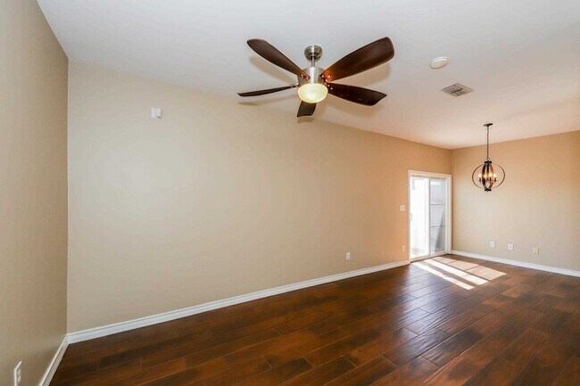 Building Photo - 2445 Monarch Dr